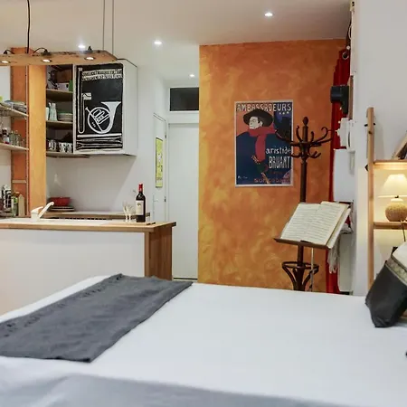 Montmartre Chagall Apartment